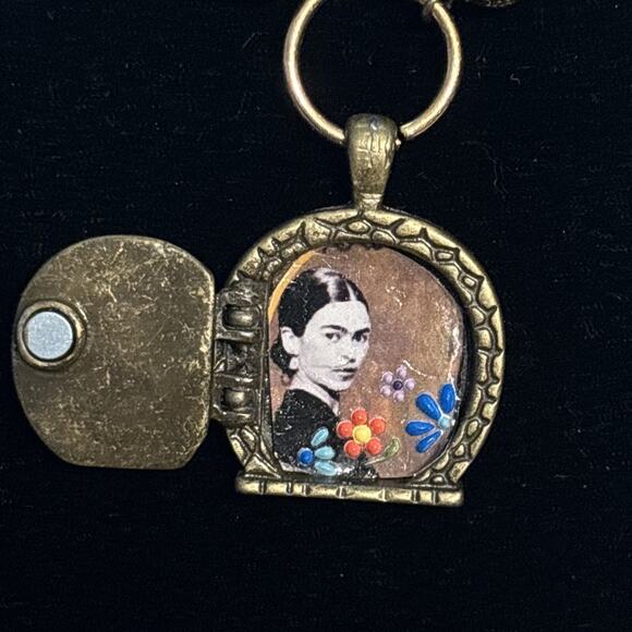 Frida Kahlo Peekaboo Pendant Door Bronze Gold Filigree Square Bead Wood Necklace - Picture 3 of 4